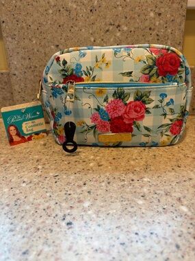The Pioneer Woman Cosmetic Makeup Bag in the Sweet Rose Pattern